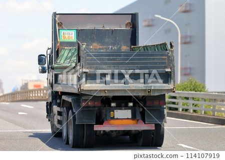 Dump truck 114107919