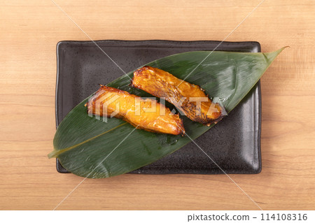 [American] Grilled Kitanomenke marinated in mirin 114108316