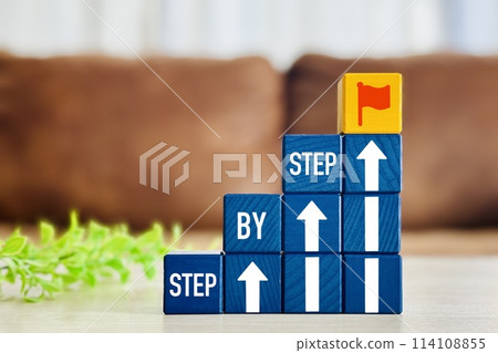 Step by step, step by step 114108855