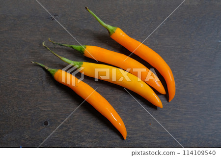 Yellow Siam Chilli Seeds 114109540