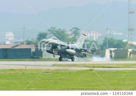 美國空軍F-16戰隼著陸 114110164