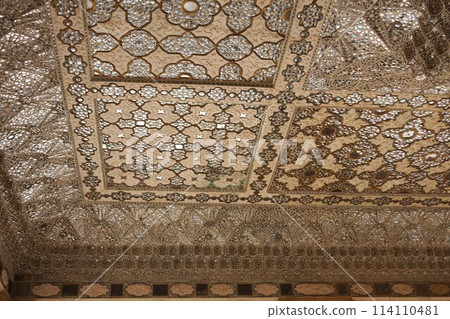 印度齋浦爾郊區琥珀堡觀眾廳的天花板 印度齋浦爾郊區琥珀堡觀眾廳的天花板 114110481