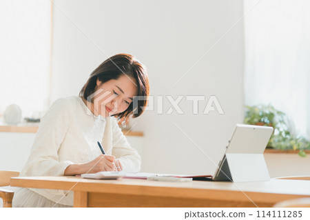 female, lady, woman 114111285