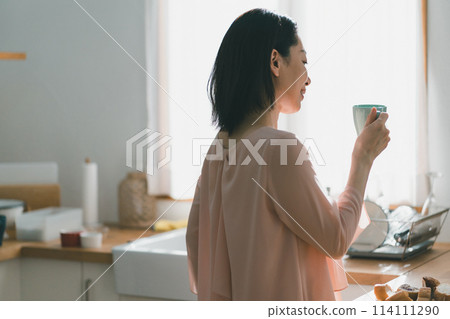主婦 家庭主婦 廚房 114111290