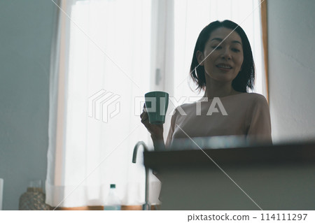 kitchen, kitchens, female 114111297