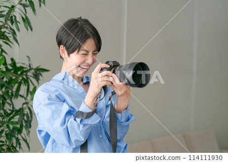 Women's portrait with camera Women's portrait with camera 114111930