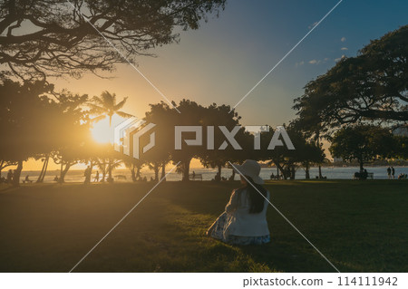 Sunset view of Magic Island in Honolulu, Hawaii 114111942