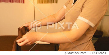 A salon A salon 114112641