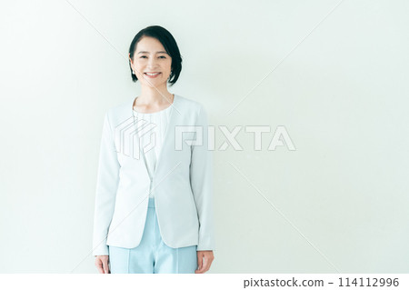 Middle women in suit shape Middle women in suit shape 114112996