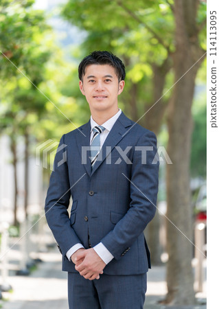 Business middle men Business middle men 114113095