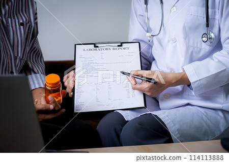 Doctor explains the bottle of pills to patient woman on the sofa at home and reports health examination results, medical checkup concept 114113888