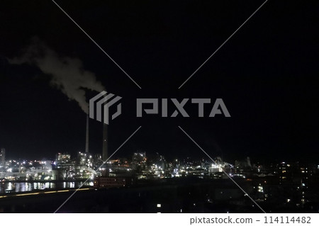 The night view of Shunan Petrochemical Complex, which continues to support Japan 24 hours a day 114114482