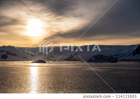 Antarctic landscape near Neko Harbour 114115083