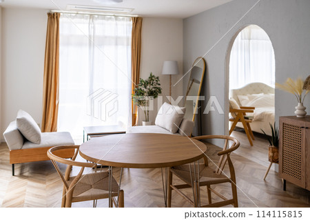 與圓桌一起生活 114115815