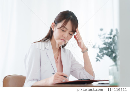 思考的女醫生 114116511