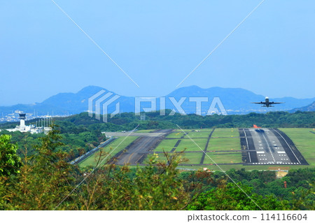 [Kagawa Prefecture] The runway at Takamatsu Airport on a clear day as seen from Takayama Aviation Park 114116604