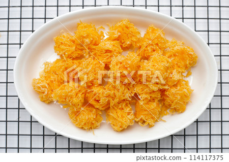 Thai crispy flossy sweet Eggs floss (Foi Thong Krob) 114117375