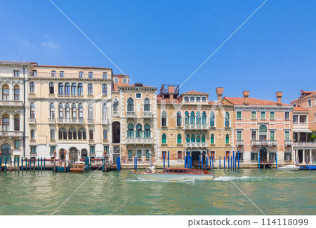 運河沿岸的傳統建築(義大利威尼斯) 運河沿岸的傳統建築(義大利威尼斯) 114118099
