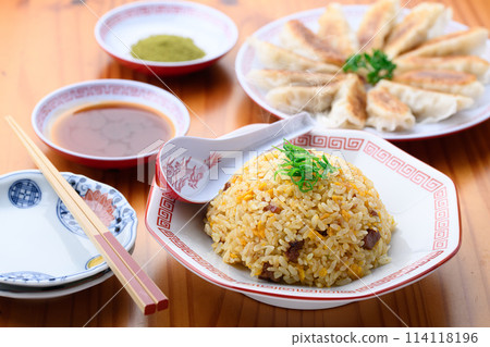 中國菜炒飯和餃子 中國菜炒飯和餃子 114118196