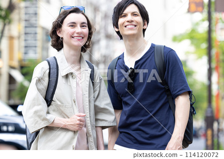 Inbound: Foreigners strolling around the streets of Tokyo 114120072