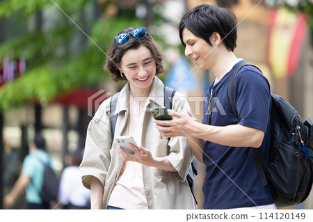 Inbound: Foreigners strolling around the streets of Tokyo while looking at their smartphones Inbound: Foreigners strolling around the streets of Tokyo while looking at their smartphones 114120149