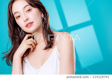 年輕女性的美麗 114120741