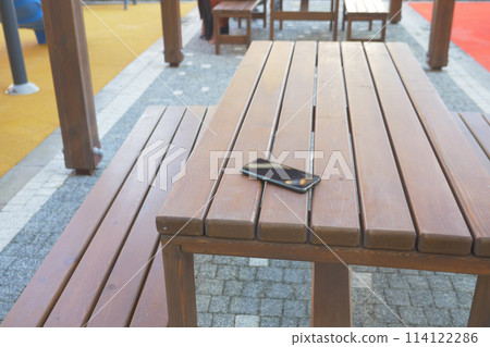forget smartphone on a park bench, lost smart phone forget smartphone on a park bench, lost smart phone 114122286