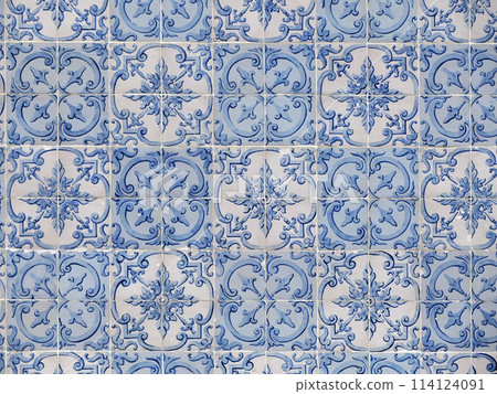 Aveiro, Portugal, Portuguese tiles Azulejo. Traditional pattern of decorating house exterior walls 114124091