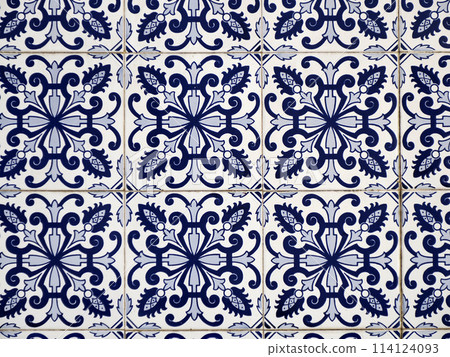 Aveiro, Portugal, Portuguese tiles Azulejo. Traditional pattern of decorating house exterior walls 114124093