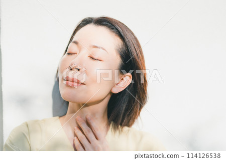 喉嚨 歌喉 女生 114126538