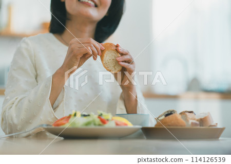 breakfast, female, females 114126539