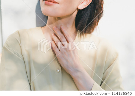 neck, throat, female 114126540