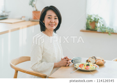 早餐 女生 女孩 114126545