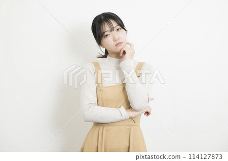 年輕女子的思考 114127873
