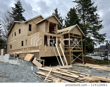 beautiful new house in city of Surrey near Vancouver Canada private sector no people clouds picture like from visualization magazine desire to have such mansion street trees built two-story cottage beautiful new house in city of Surrey near Vancouver Canada private sector no people clouds picture like from visualization magazine desire to have such mansion street trees built two-story cottage 114128061