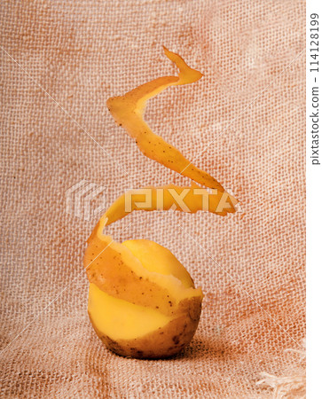 potato tubers 114128199