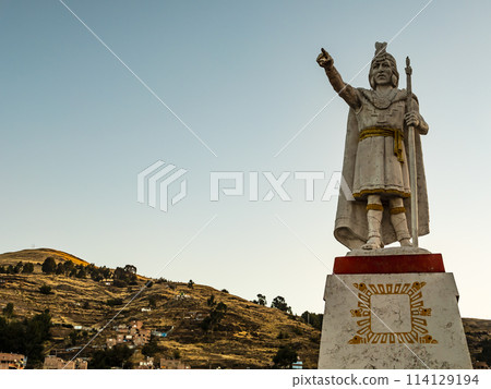 Stunning monument to Manco Capac in Huajsapata Hill viewpoint, Puno, Peru 114129194