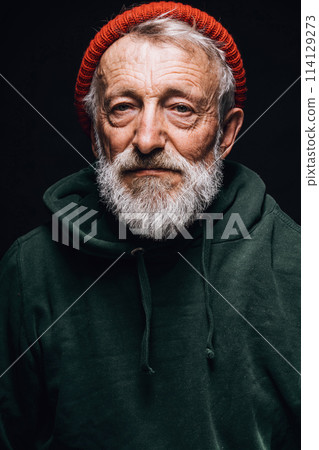 Experienced old man with wrinkles, dressed in warm shabby clothing as a tramp 114129273