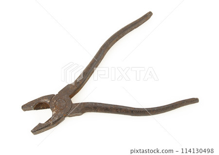 Rusty old pliers 114130498