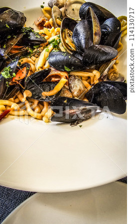 mussels with sauce 114130717
