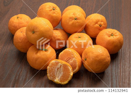 Ponkan, a citrus fruit of the Rutaceae family 114132941