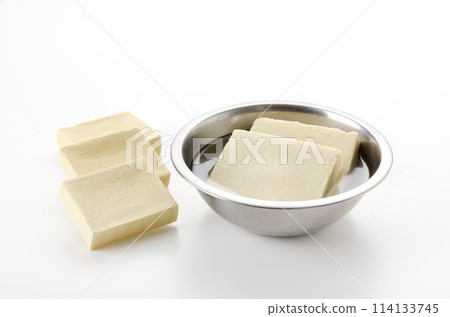 Rehydrated freeze-dried tofu Rehydrated freeze-dried tofu 114133745