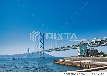 Sun Yat-sen Memorial Hall and Akashi Kaikyo Bridge Sun Yat-sen Memorial Hall and Akashi Kaikyo Bridge 114135184