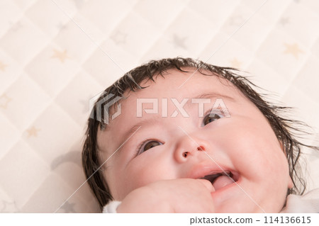[Baby thumb sucking] 114136615