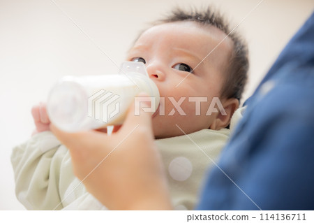寶寶喝牛奶 寶寶喝牛奶 114136711