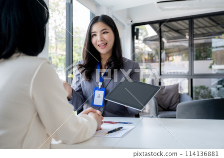 Employees present with mock up credit card payments to business customers. Ready to provide discounts and life insurance 114136881