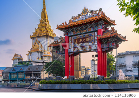 The Odean Circle at sunrise, located at the start of Yaowarat Road, is a notable landmark in Bangkok. The Odean Circle at sunrise, located at the start of Yaowarat Road, is a notable landmark in Bangkok. 114136906