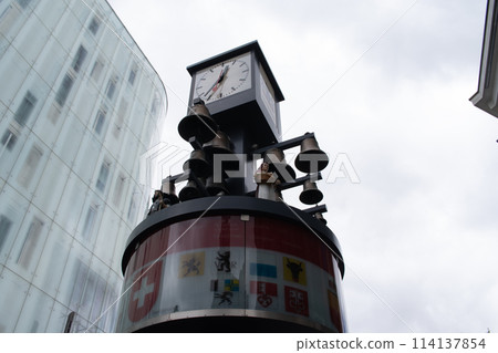Clock tower in London 114137854