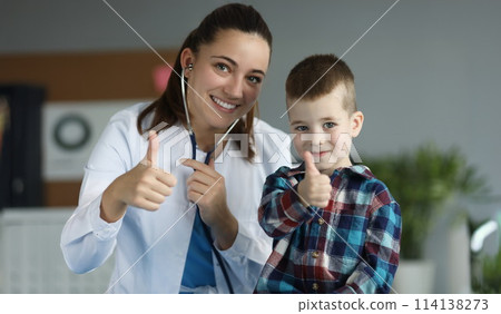 Happy people in clinic 114138273