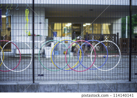 色彩繽紛的呼拉圈和跳繩 114140141